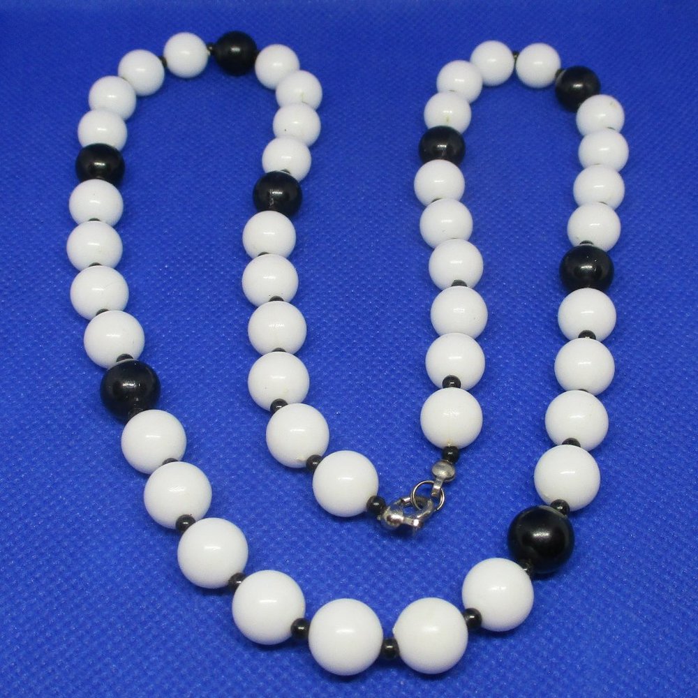 PLASTIC BEADED NECKLACE Black White Beaded Necklace White Beads Black Seed Beads